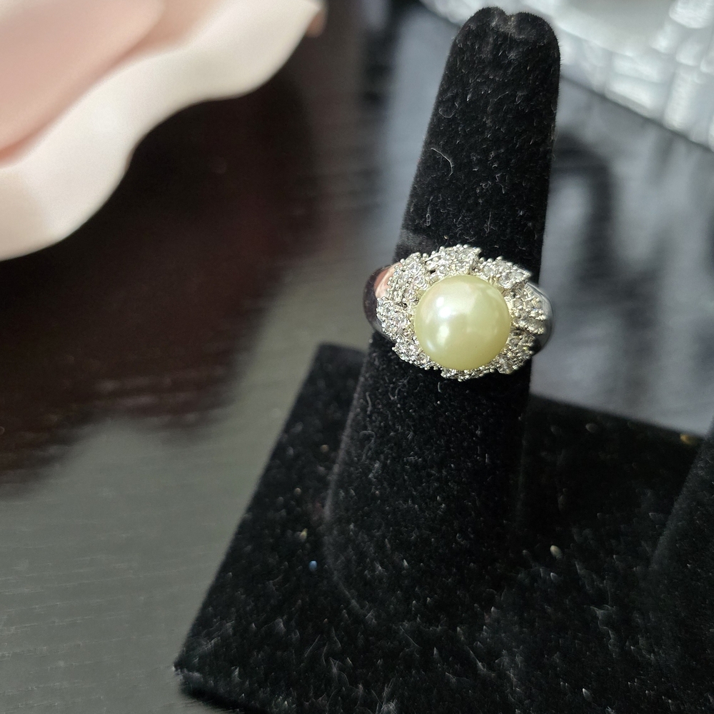 Elegant Pearl and Sterling Silver Ring